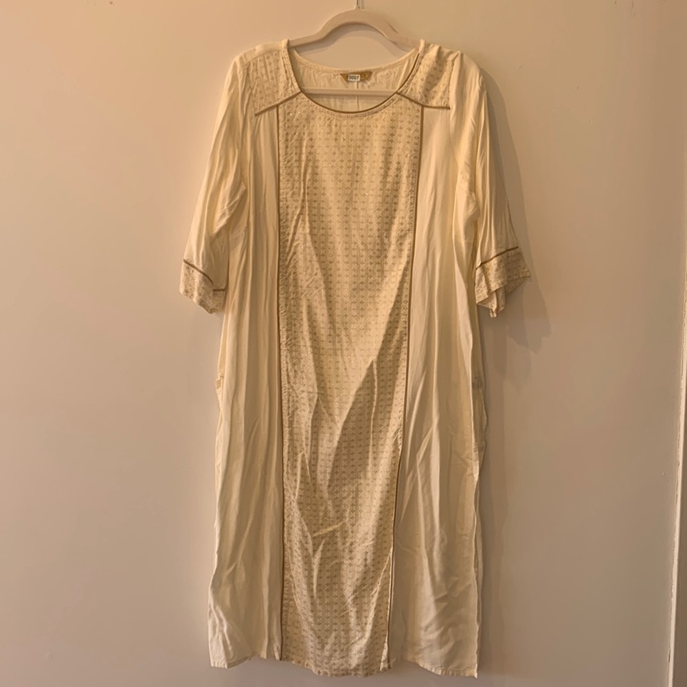 Aurelia XXL Kurta White & Gold 100% Viscose Indian Attire